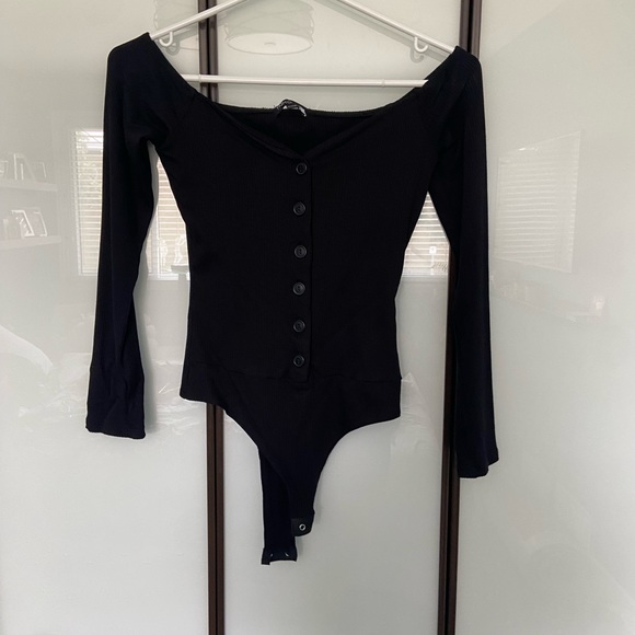 Off the shoulder black body suit - Picture 2 of 4